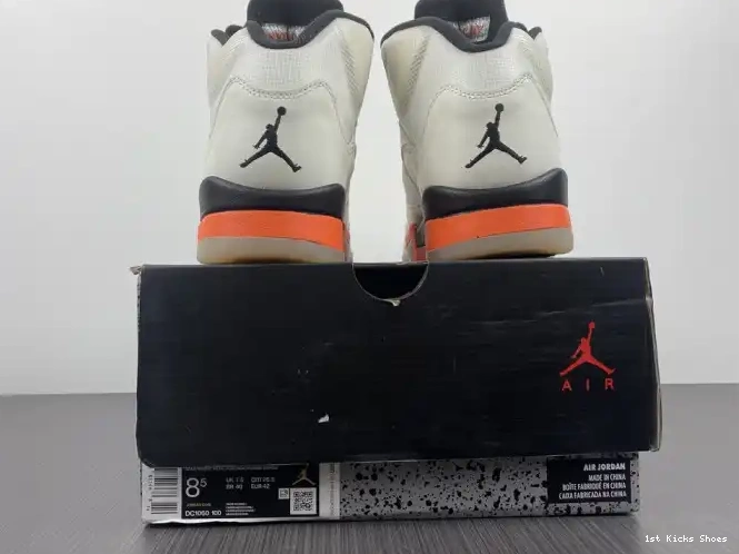 1st Kicks Shoes 5 DC1060-100 Jordan Retro Orange Total 0525